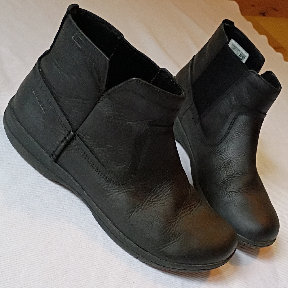 Merrell Encore Kassie Black Leather Ankle Booties